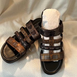 Donald J. Pliner Platform Smoke Leather Slip-on Sandal. Size 8.